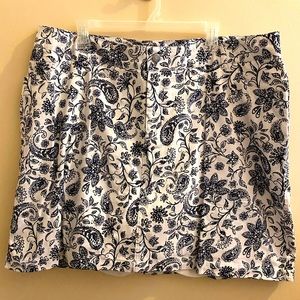 NWOT Black & white floral/paisley print skort 20W